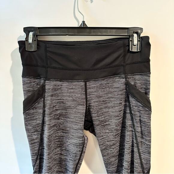 Lululemon Leggings Run Chase Me Crop SZ 6 - Picture 5 of 13
